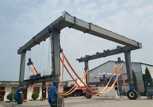 游艇搬運(yùn)機(jī)與游艇塢修如何聯(lián)動(dòng)？/ 自動(dòng)化對(duì)接系統(tǒng)精度要求多高？